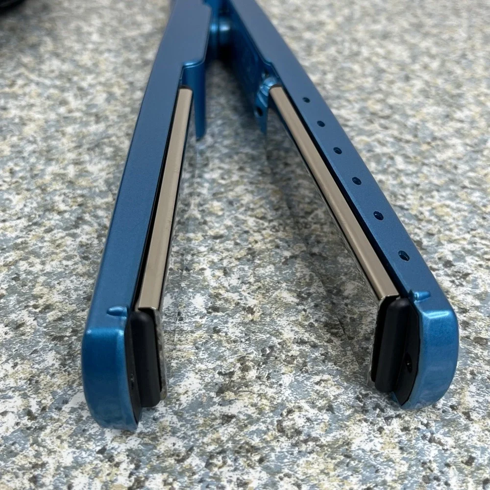 BaBylissPRO Hair Straightener Nano Titanium Flat Iron Blue 1